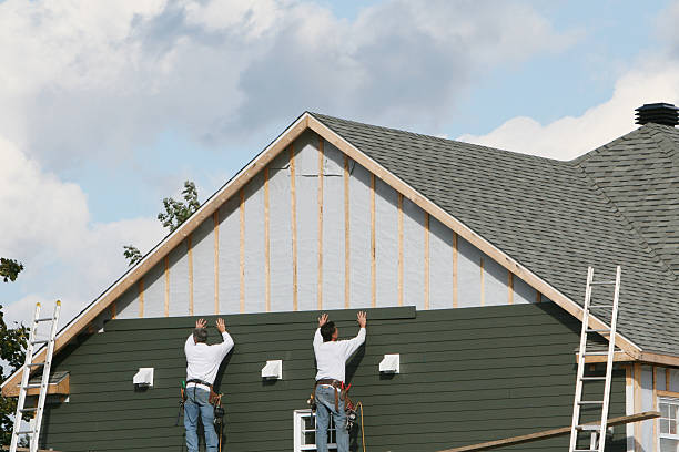 Professional Siding technician working in Woodmere, NY